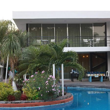 Hotel Brium Villa de Alvarez Exterior photo