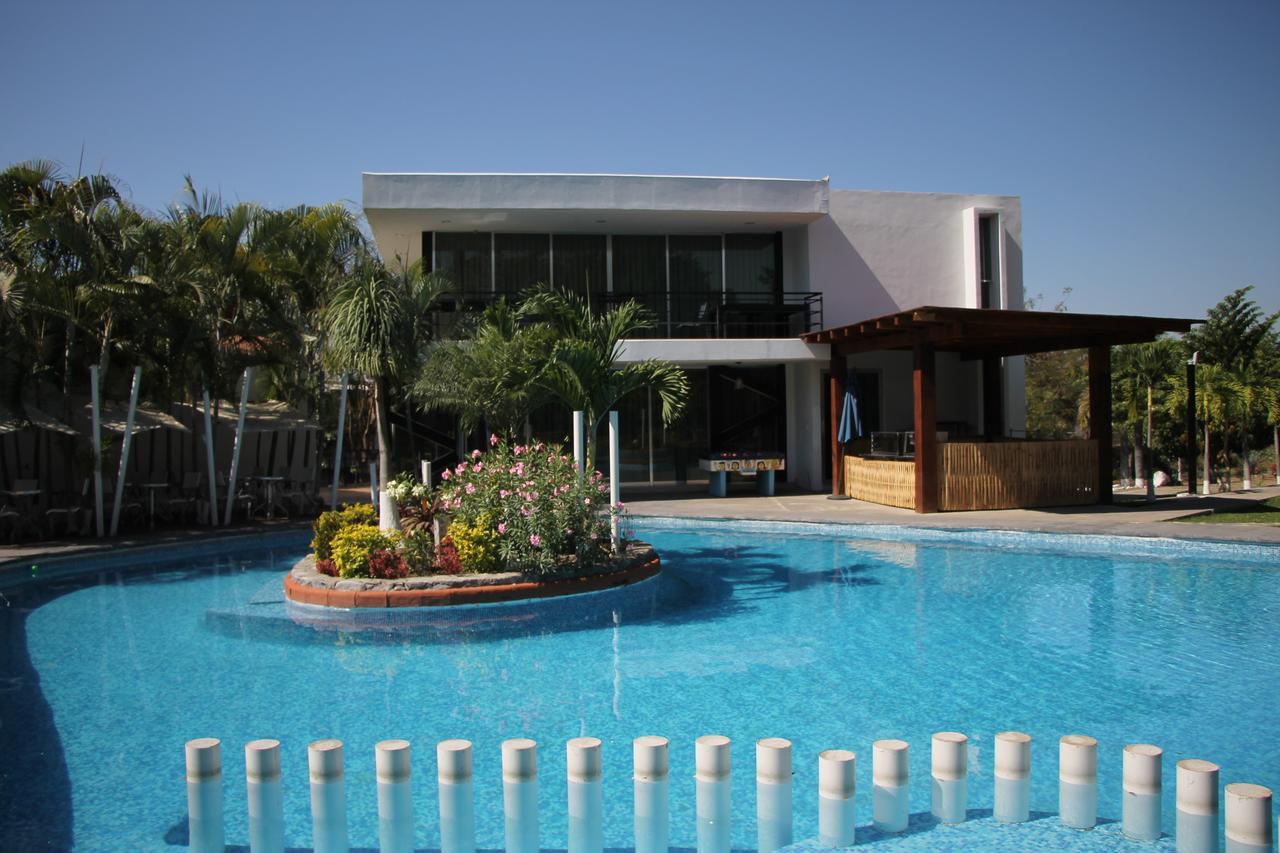 Hotel Brium Villa de Alvarez Exterior photo
