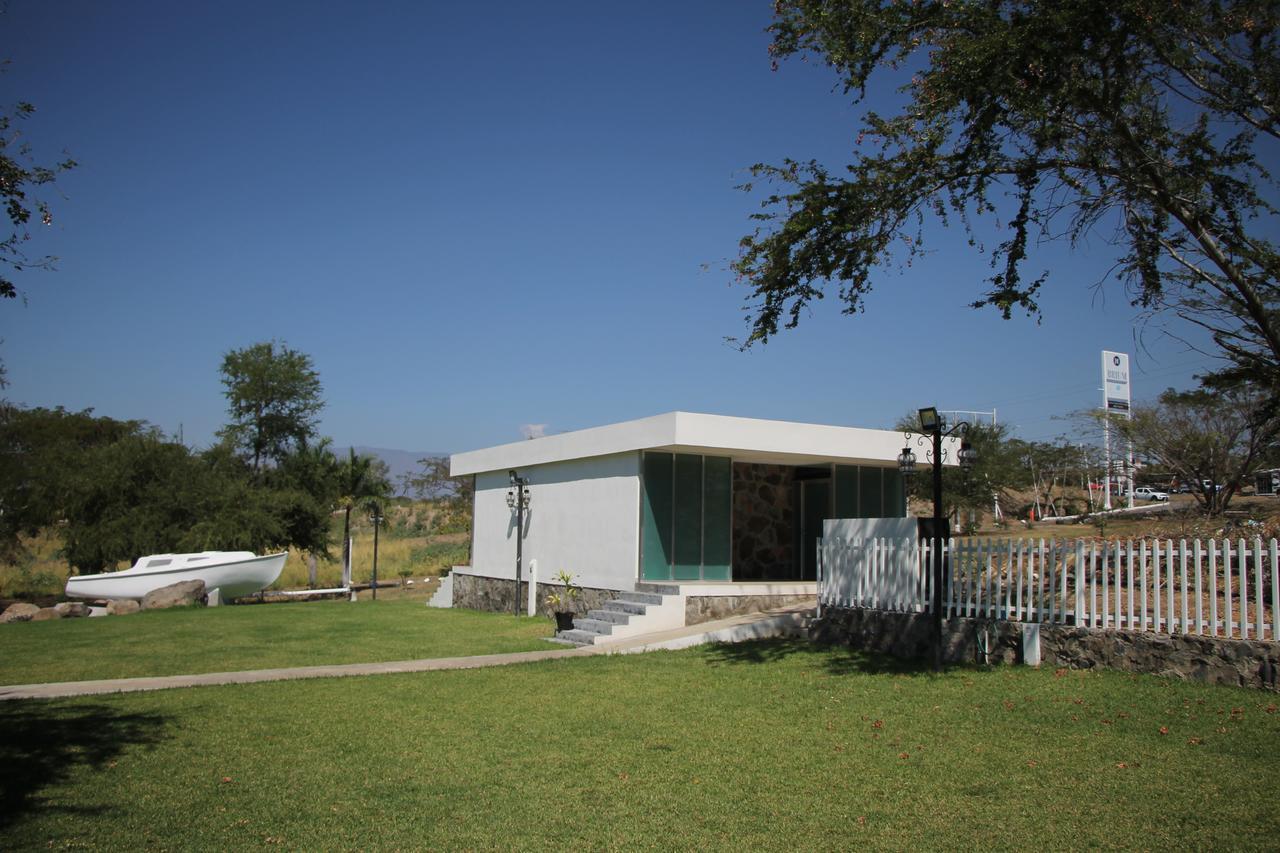 Hotel Brium Villa de Alvarez Exterior photo