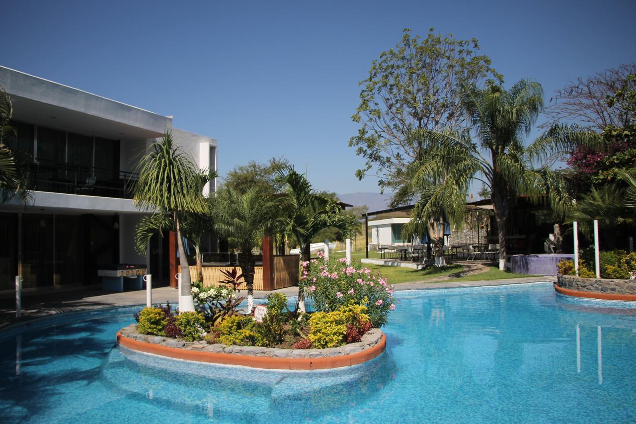 Hotel Brium Villa de Alvarez Exterior photo