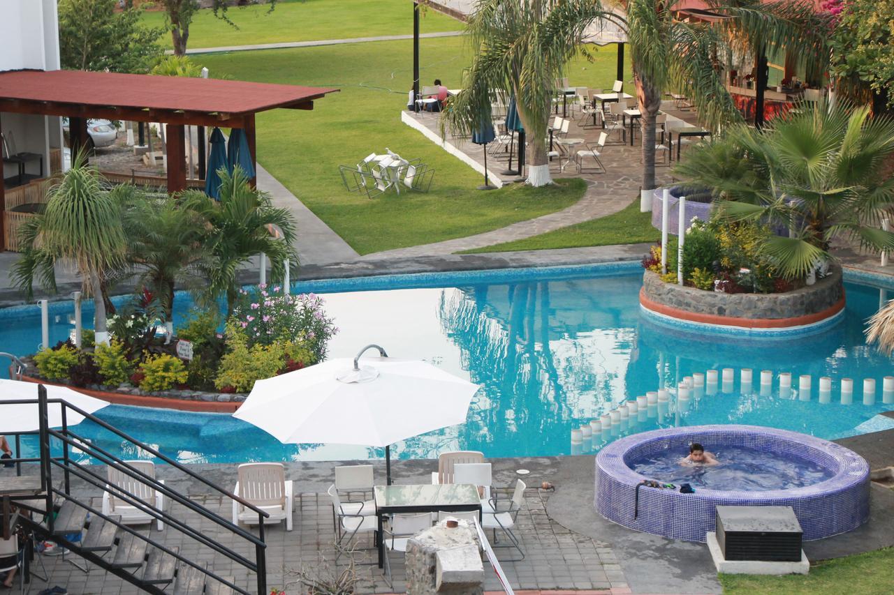 Hotel Brium Villa de Alvarez Exterior photo