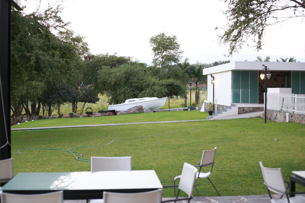 Hotel Brium Villa de Alvarez Exterior photo