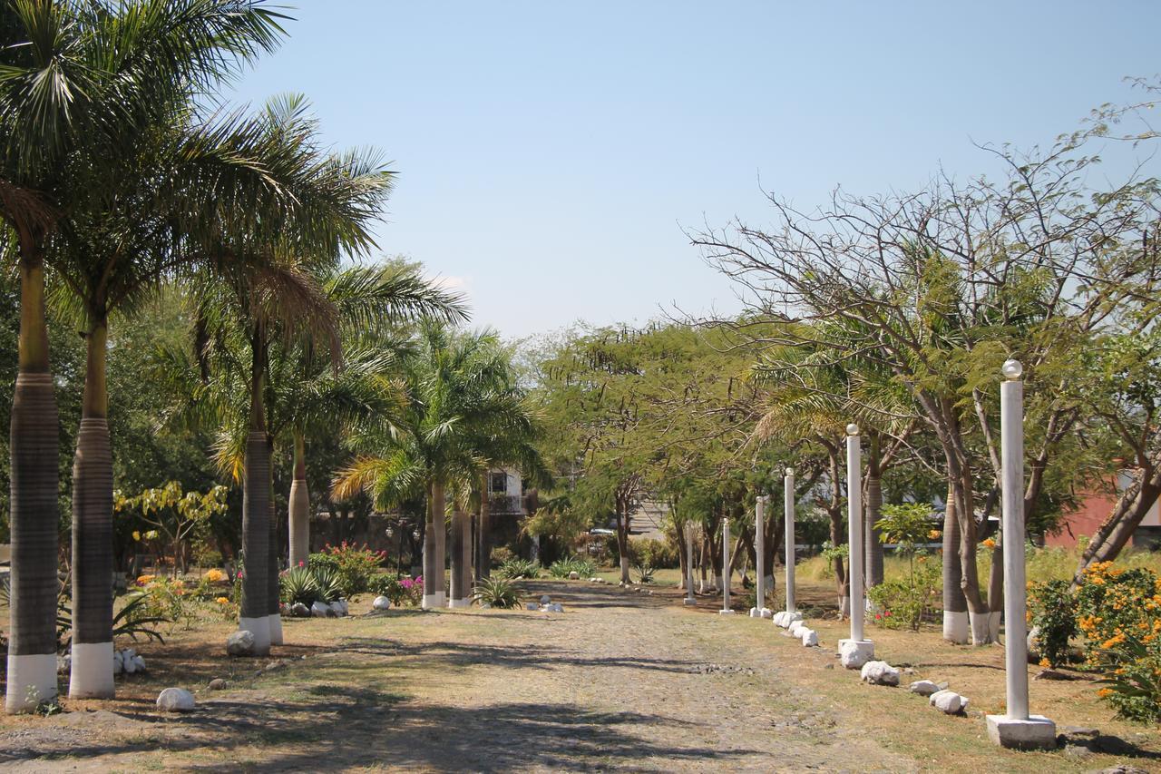 Hotel Brium Villa de Alvarez Exterior photo