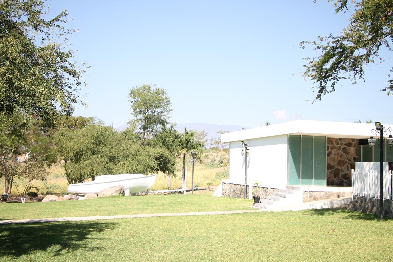 Hotel Brium Villa de Alvarez Exterior photo