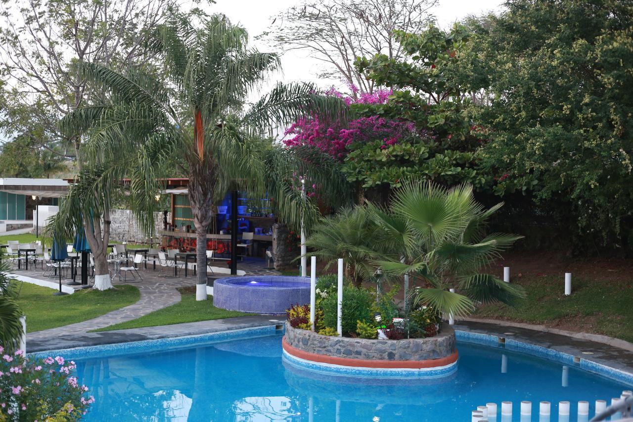 Hotel Brium Villa de Alvarez Exterior photo